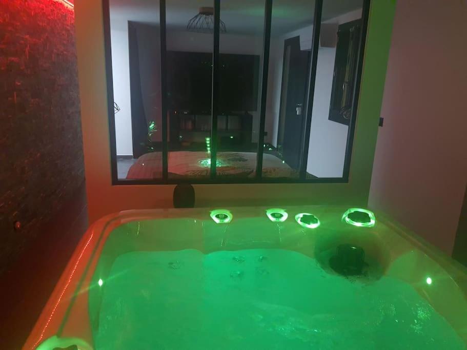 Superbe Appartement Avec Jacuzzi Et Exterieur 페르피냥 외부 사진