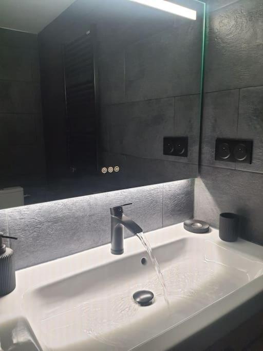 Superbe Appartement Avec Jacuzzi Et Exterieur 페르피냥 외부 사진